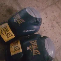 دستکش‌ بوکس تمیز کناربوده