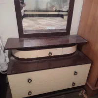 تخت دو نفره و دراور قدیمی (ضربه دیده)