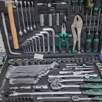 تعمیرات و تاسیساتی ساختمان.