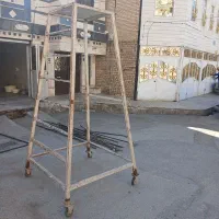 چهار پایه چرخ دار