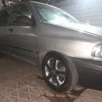 دوتا پراید مدل ۸۵ سفید و نقره‌ای سرحال وحشی