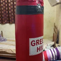 کیسه بوکس و دستکش بوکس