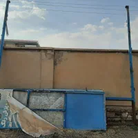 در مغازه و گاراژی