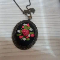 گردنبند رو مانتویی