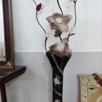 گلدان و گل مصنوعی