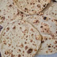 به یک شاطر ماهر برای پخت نان با تنور فلزی نیازمندم