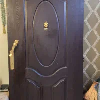 درب چوبی ورودی کاملا سالم