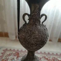 گلدان سفالی همراه شکوفه های سیب و یاس و نرگس