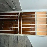 درچوبی یکونیم لنگه با حفاظ ودو عدد در اتاق جفت هم