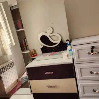 تخت و پاتختی جدا هم فروخته می‌شود