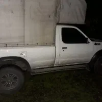 نیسان پیکاپ به همراه راننده آماده همکاری