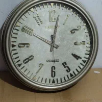 ساعت دیواری طرح کاغذ دیواری