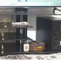 میز تلویزیون شیشه‌ای