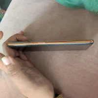 گوشی کاملا سالم و بدون خط و خش بدون کوچکترین مشکل