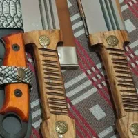 استاد کار چاقو چوبی