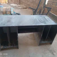 میز چوبی بسیار محکم وبا دوام