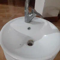 دستشویی چینی و شیر اهرمی