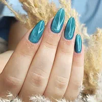 آموزش کاشت ناخن رزیتا