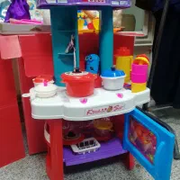 آشپزخانه باکلیه ظروف