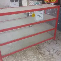 ویترین معازه رنگ قرمز نو سالم