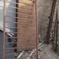 تخت اهنی