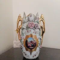گلدان گل طرح مینیمال