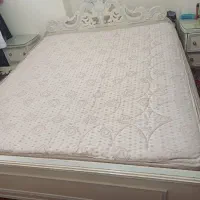 تخت دو نفره با میز ارایش تشک