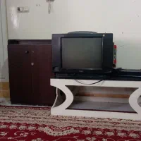 تلوزیون و میز