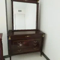 دراور و آینه چوب گردو با تزیین برنز