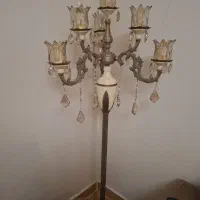آباژور ایستاده