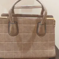 کیف دستی زنانه و صندل زنانه