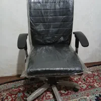 صندلی اداری  محکم و چرخان