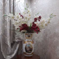 گلدان تزئینی(( حدود نیم متر))