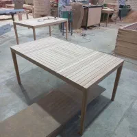 استخدام در کارگاه نجاری