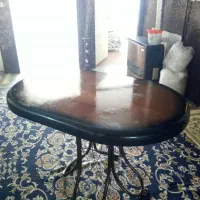 میز بدون صندلی