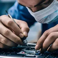 نیازمند به تعمیر کار موبایل