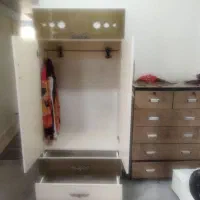 یک عدد کمد لباس زیباوسالم ویک عدد. دراورشش کشو