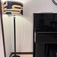 یک جفت آباژور ایستاده