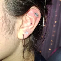 سوراخ کردن گوش و پیرسینگ فقط ۸۰