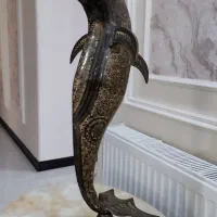 میز ومجسمه برنجی