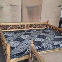 تخت سنتی با فرش در حد نو