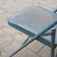 صندلی و لوازم قدیمی رادیو و غیره