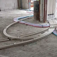 کارگر و نفر جهت انجام برقکاری