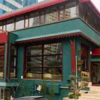 200 متر تجاری نوساز/ یکدست/بدون ستون/ بر شفا