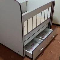 تخت کودک و نوزاد با تشک در حد نو