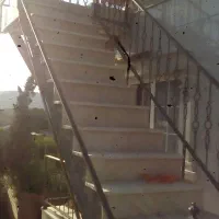 به یک استا بنا و یک کارگر روز مزد نیازمندم