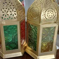 فانوس شیشه رنگی و جام برنزی