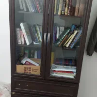 کتابخانه و کمد لباس
