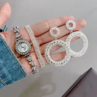 ست کادویی تولد. روز دختر. فرمالیته .عروسی اقتصادی