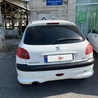 ماشین ۲۰۶ بی رنگ